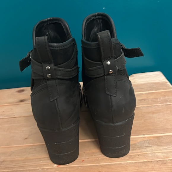 Black UGG dress boots - Picture 2 of 8